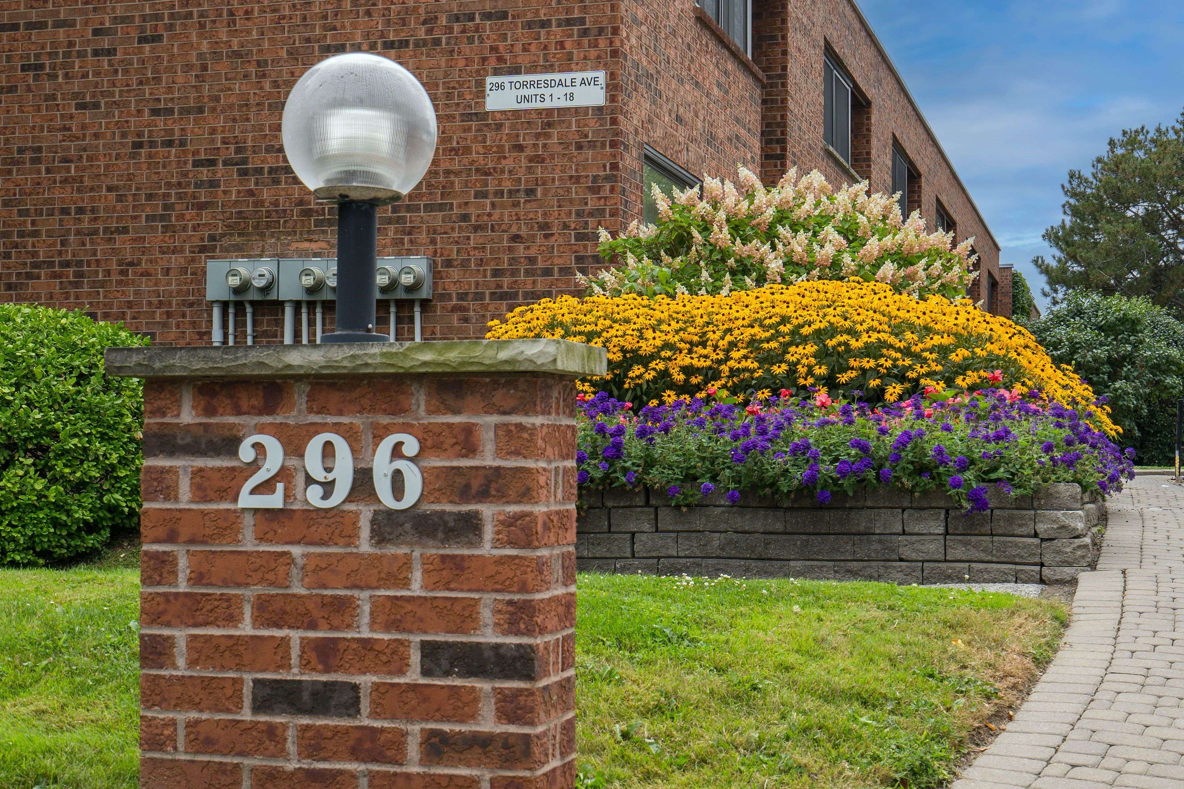 Toronto C07, ON M2R 3N3,296 Torresdale AVE #17