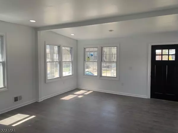Ridgefield Park Village, NJ 07660,19 Roosevelt Ave