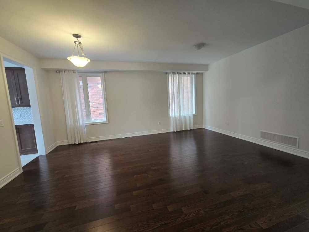 East Gwillimbury, ON L9N 0S3,135 Ben Sinclair AVE
