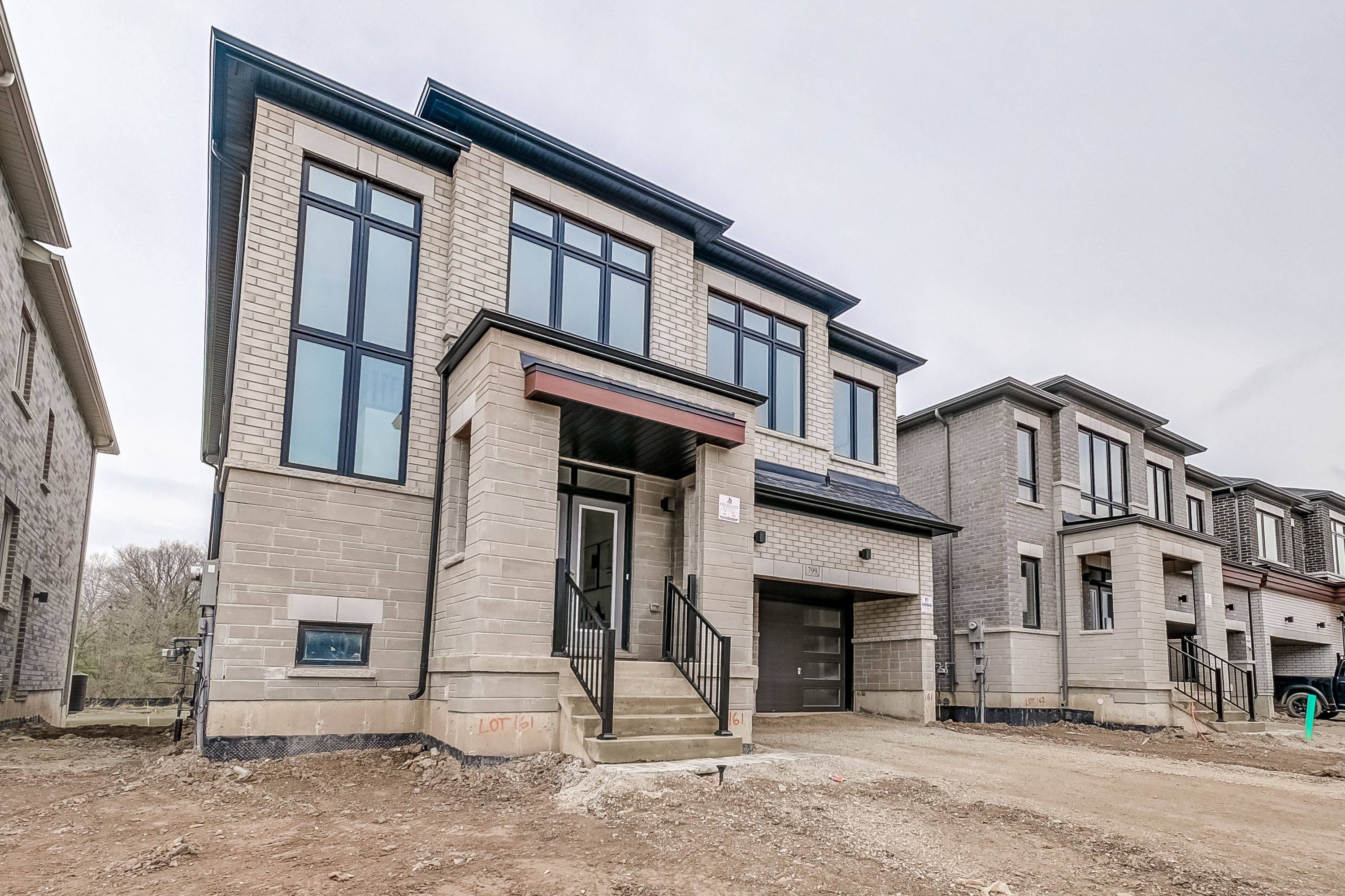 Milton, ON L9E 2C3,799 Apple TER