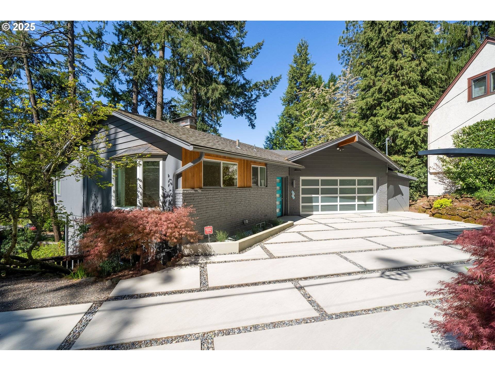 Portland, OR 97239,4215 SW CHESAPEAK AVE