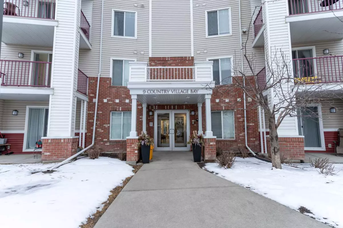 Calgary, AB T3K 5J8,9 Country Village Bay NE #104