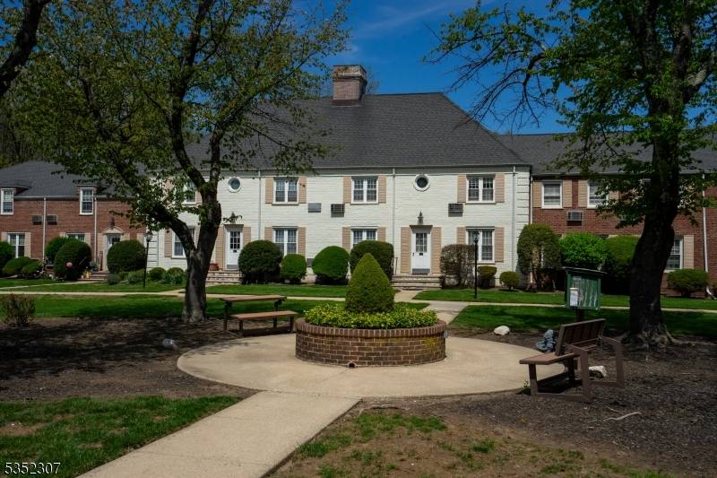 Cranford Twp., NJ 07016,15 B Parkway Village #B