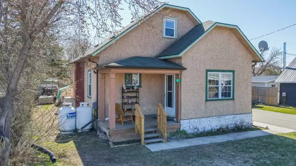 Madawaska Valley, ON K0J 1B0,17 Bay ST N