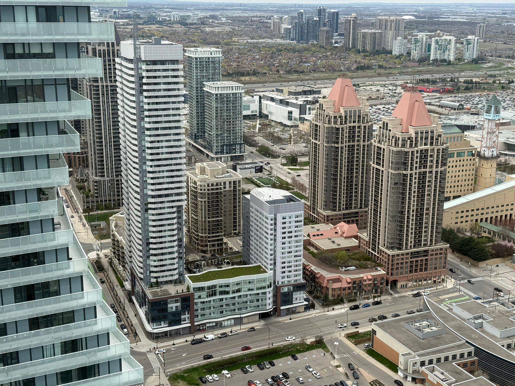 4065 Confederation Pkwy #2807, Mississauga, ON L5B 0L4