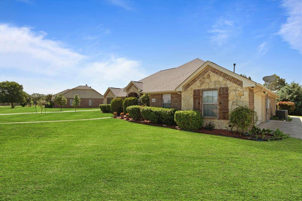 2016 Big Springs Drive, Joshua, TX 76058