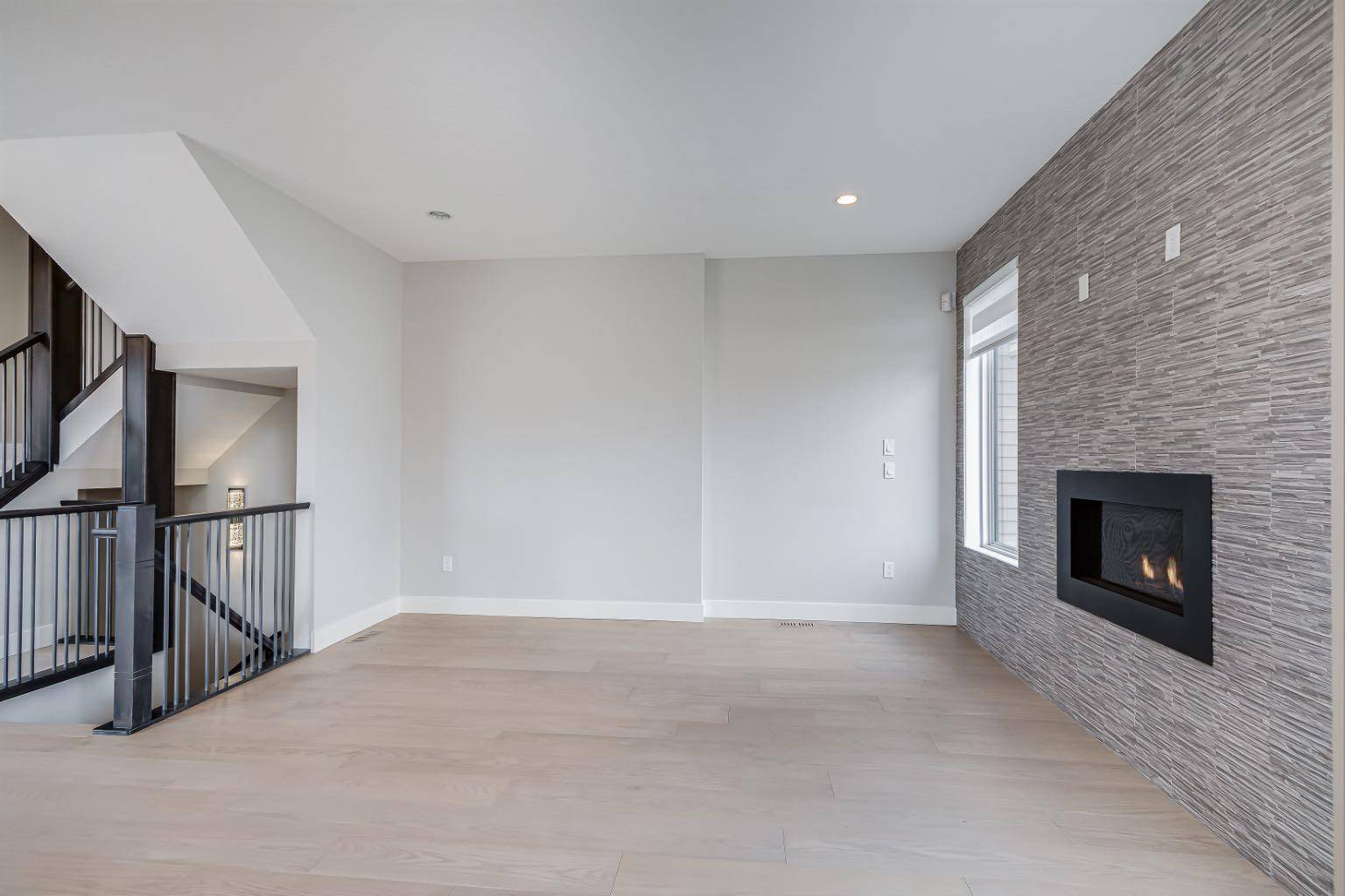 Calgary, AB T3H 5Z6,2985 12 AVE SW