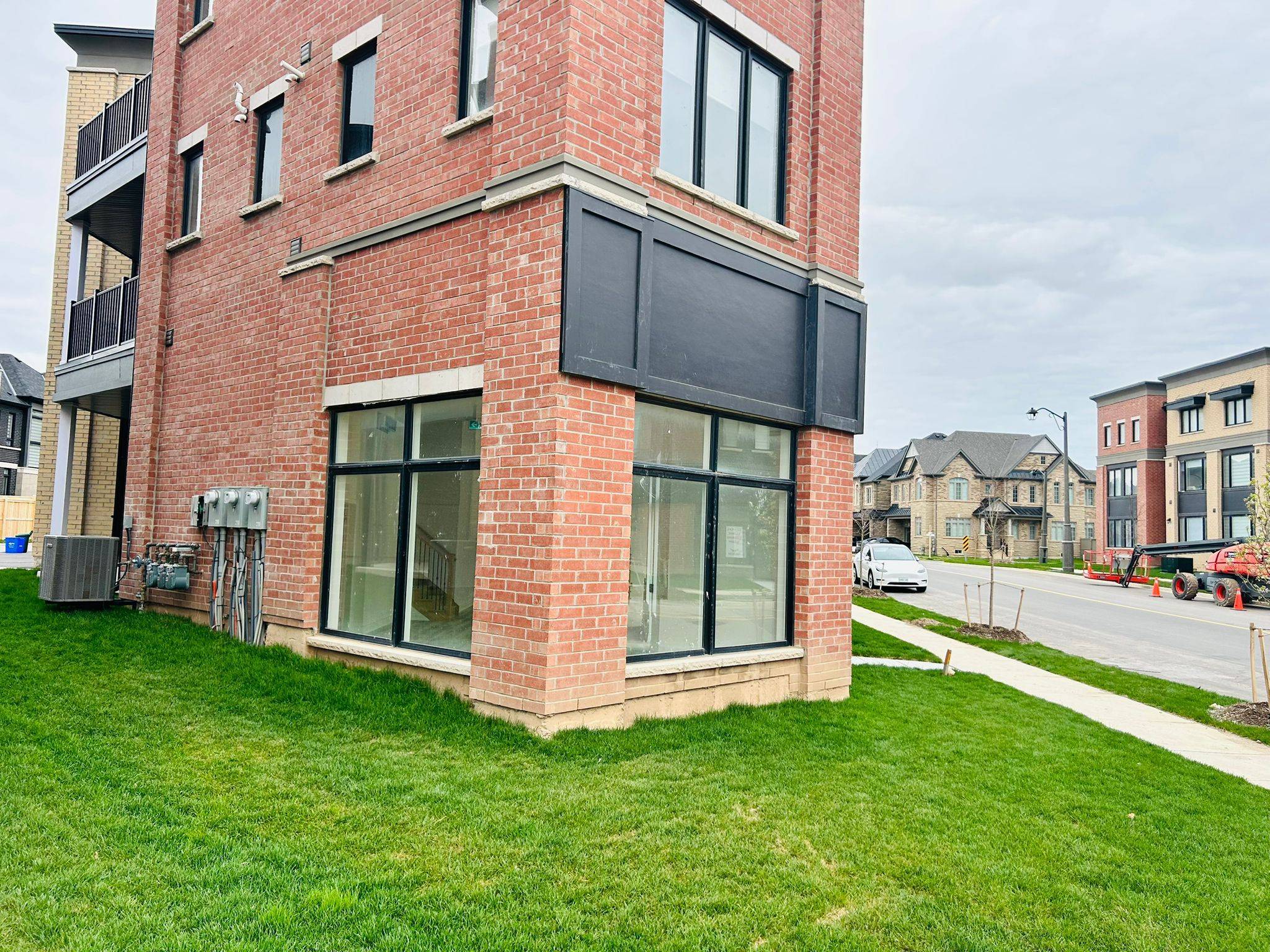 Oakville, ON L6H 0Z5,3 Marvin AVE #Unit 1