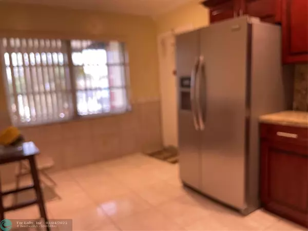 Tamarac, FL 33321,10407 NW 70th St