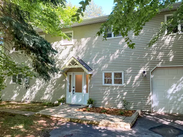 Huntsville, ON P0B 1L0,121 North Deer Lake RD