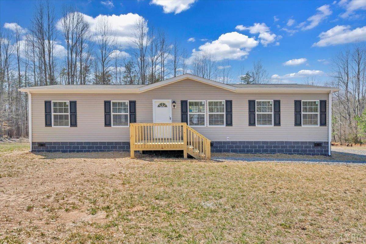 1533 Hollywood DR, Appomattox, VA 24522