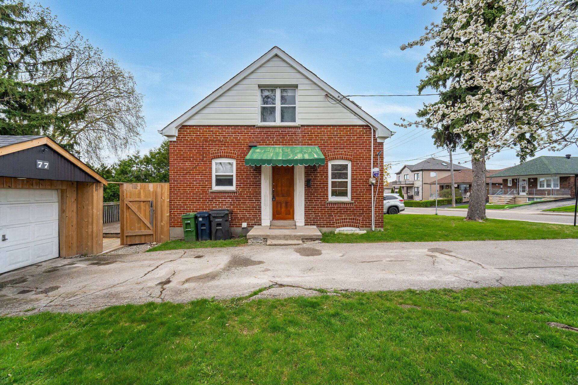 Toronto W04, ON M6M 1X7,77 Lonborough AVE