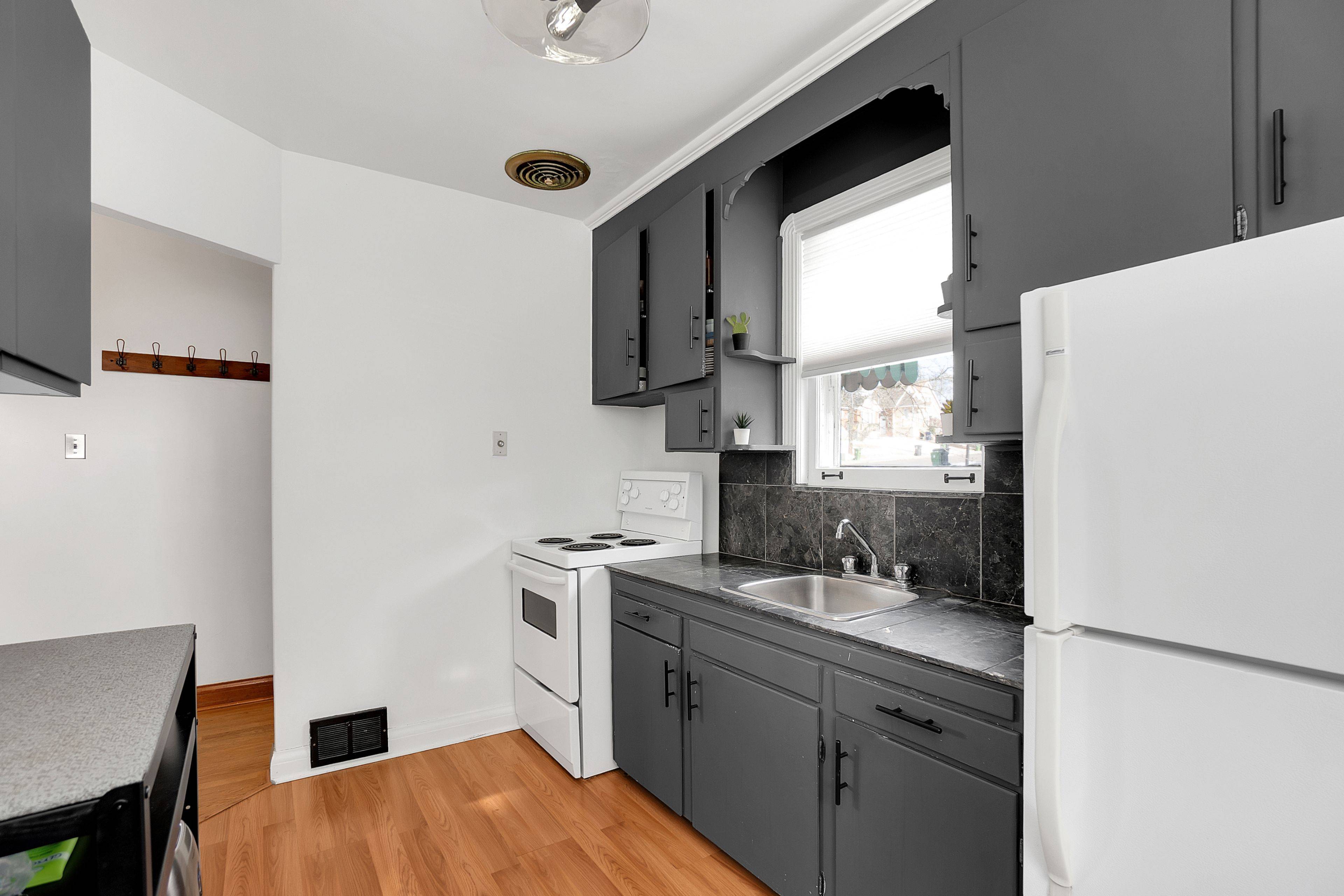 Toronto W04, ON M6M 1X7,77 Lonborough AVE