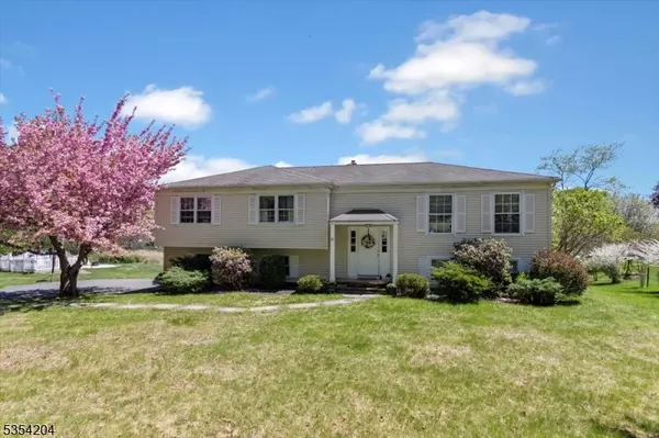 27 Douglas Drive, Washington Twp., NJ 07853