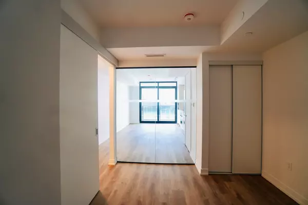 Hamilton, ON L8R 0A8,1 Jarvis ST #1416