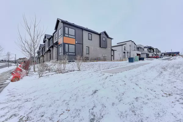 London North, ON N5X 0N5,1820 Canvas WAY #98