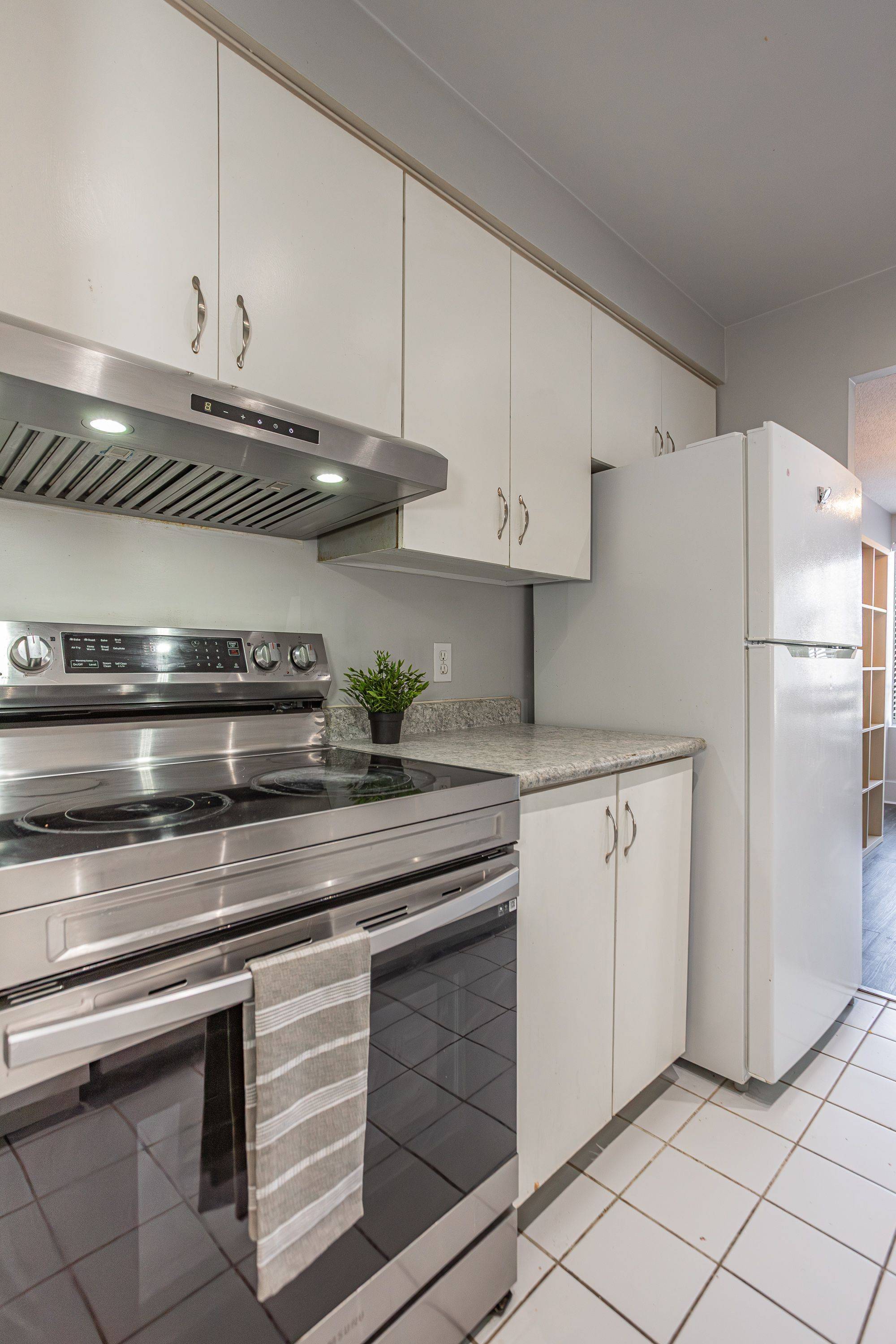 London North, ON N6G 4Z1,570 Proudfoot LN #606