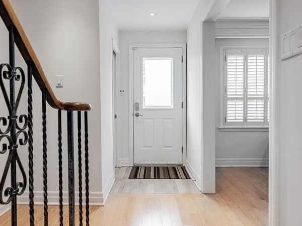 Toronto C07, ON M3H 1A6,142 Delhi AVE