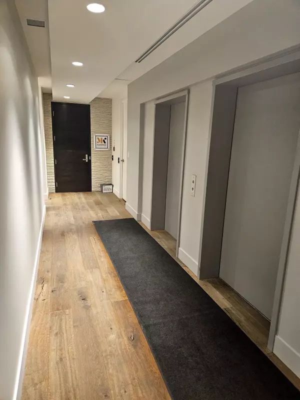 Toronto C02, ON M5R 3S4,165 Avenue RD #200