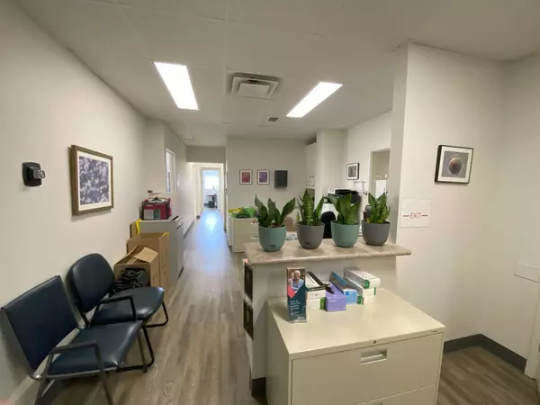 London East, ON N6B 2E8,450 Central AVE #409