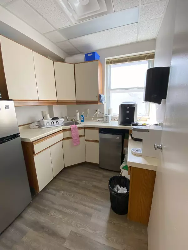 London East, ON N6B 2E8,450 Central AVE #409