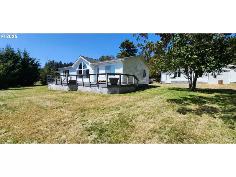 95511 N BANK ROGUE RIVER RD, Gold Beach, OR 97444