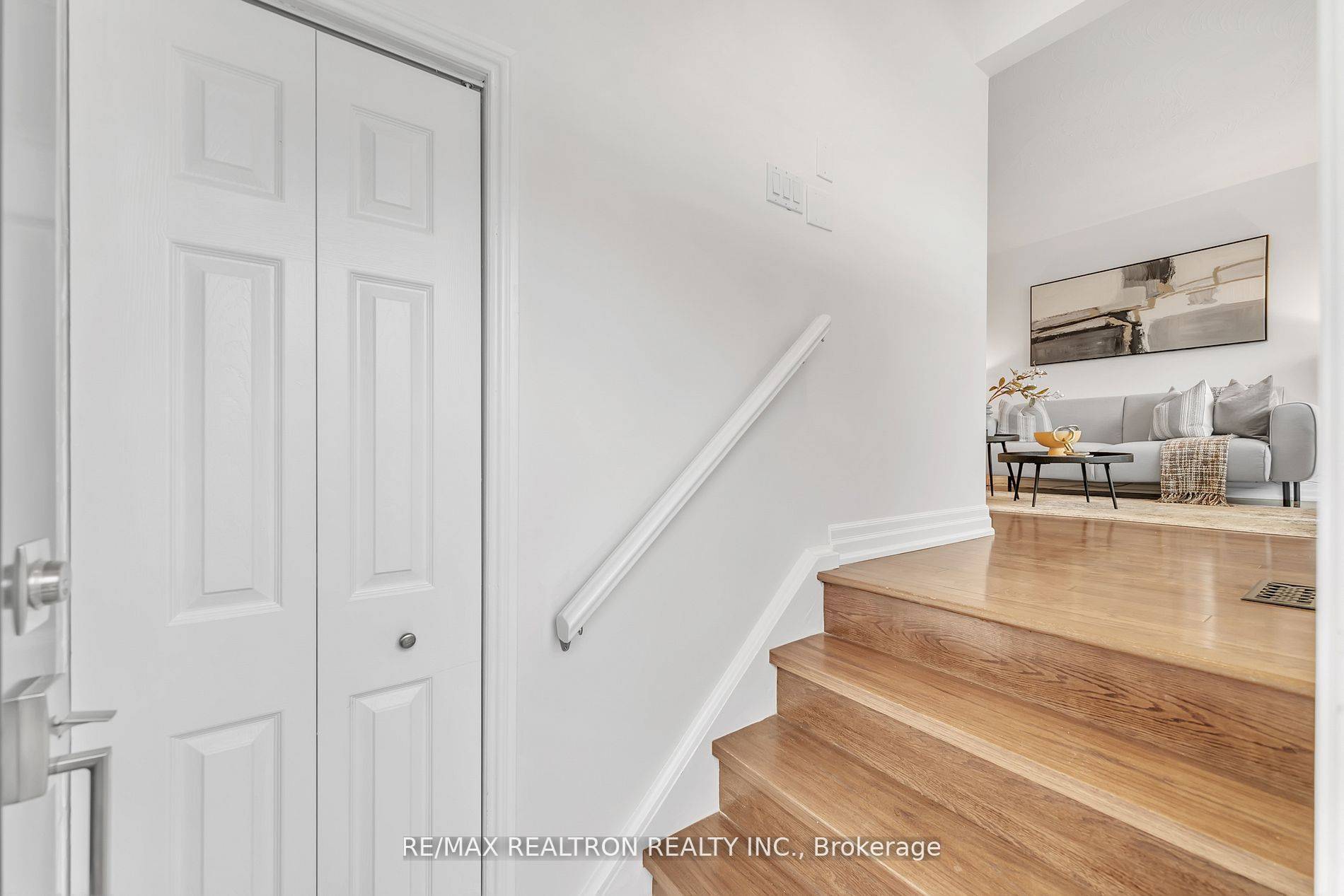 Newmarket, ON L3Y 4J1,145 Willow LN #Main