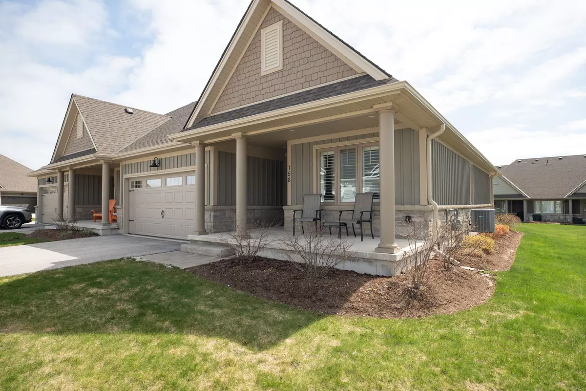 Georgian Bluffs, ON N0H 1S0,158 Hawthorn CRES #11