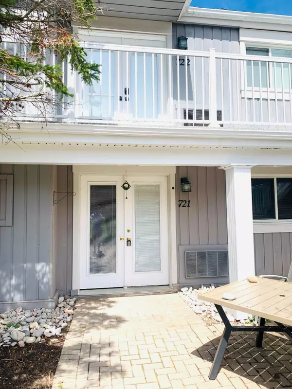11 Dawson DR #721, Collingwood, ON L9Y 5B4