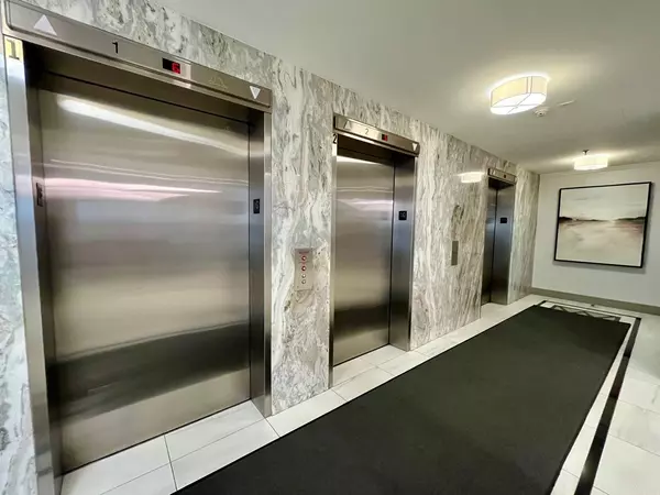 Mississauga, ON L5A 4G5,75 King ST E #801