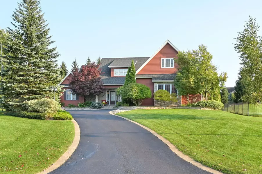 14 Blue Heron DR, Mono, ON L9W 5K6