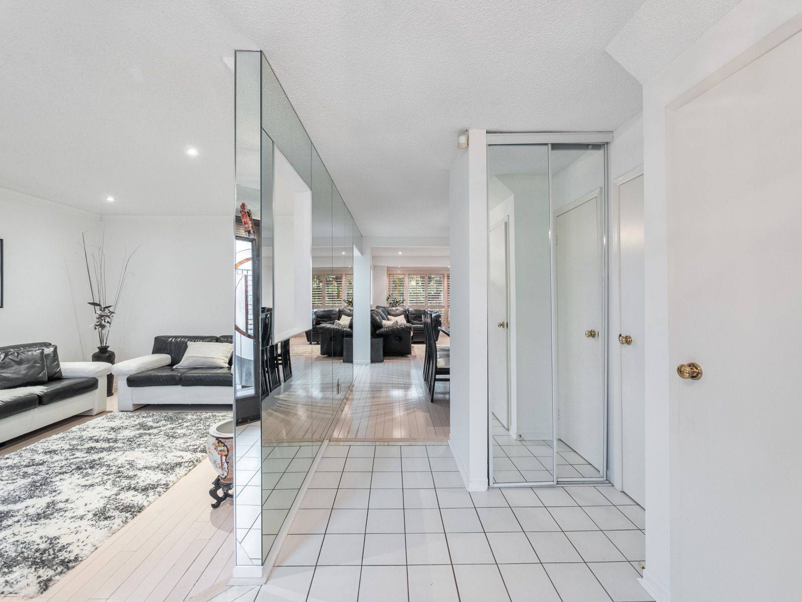 Vaughan, ON L4J 6R8,61 Ramblewood LN
