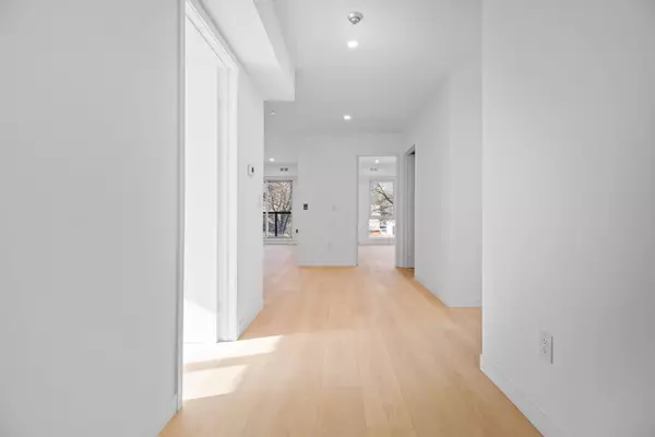 Toronto E10, ON M1E 0C8,61 Orchard Park DR #202