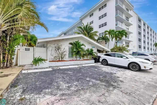 Lauderdale By The Sea, FL 33313,4548 N Ocean #4