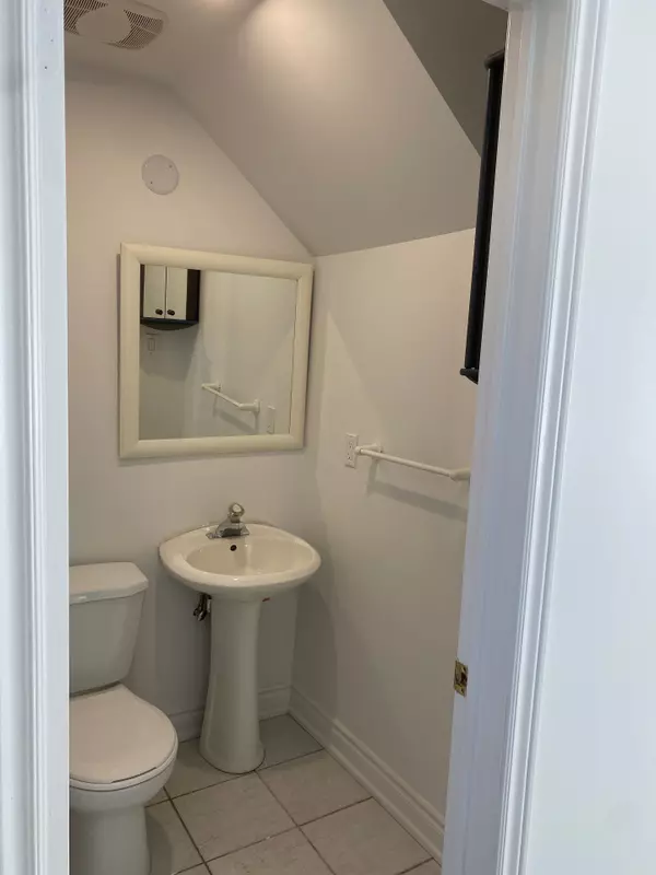 Vaughan, ON L4K 3T8,665 Millway AVE #34A