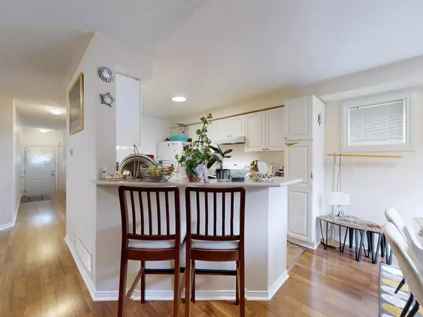 Mississauga, ON L5V 2M6,5223 Fairford CRES W #90