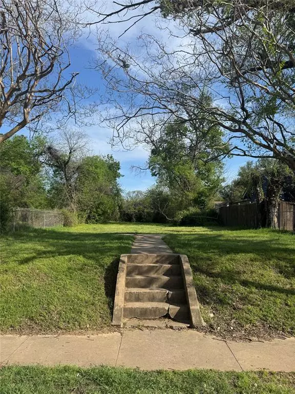 1626 Bannock Avenue,  Dallas,  TX 75215