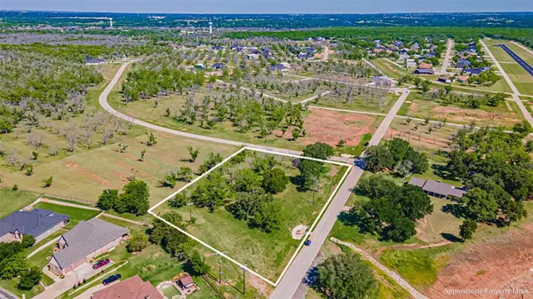 8433 W Landings Road, Granbury, TX 76049