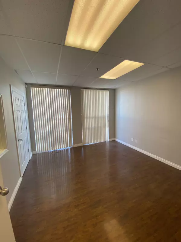 Mississauga, ON L4X 2E2,3041 Universal DR