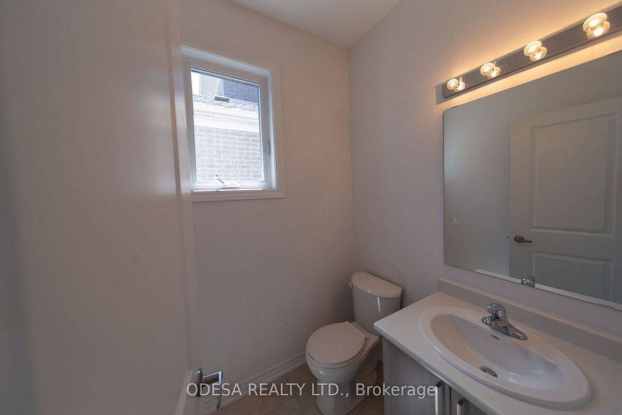 Georgina, ON L0E 1R0,22 Sam Battaglia CRES
