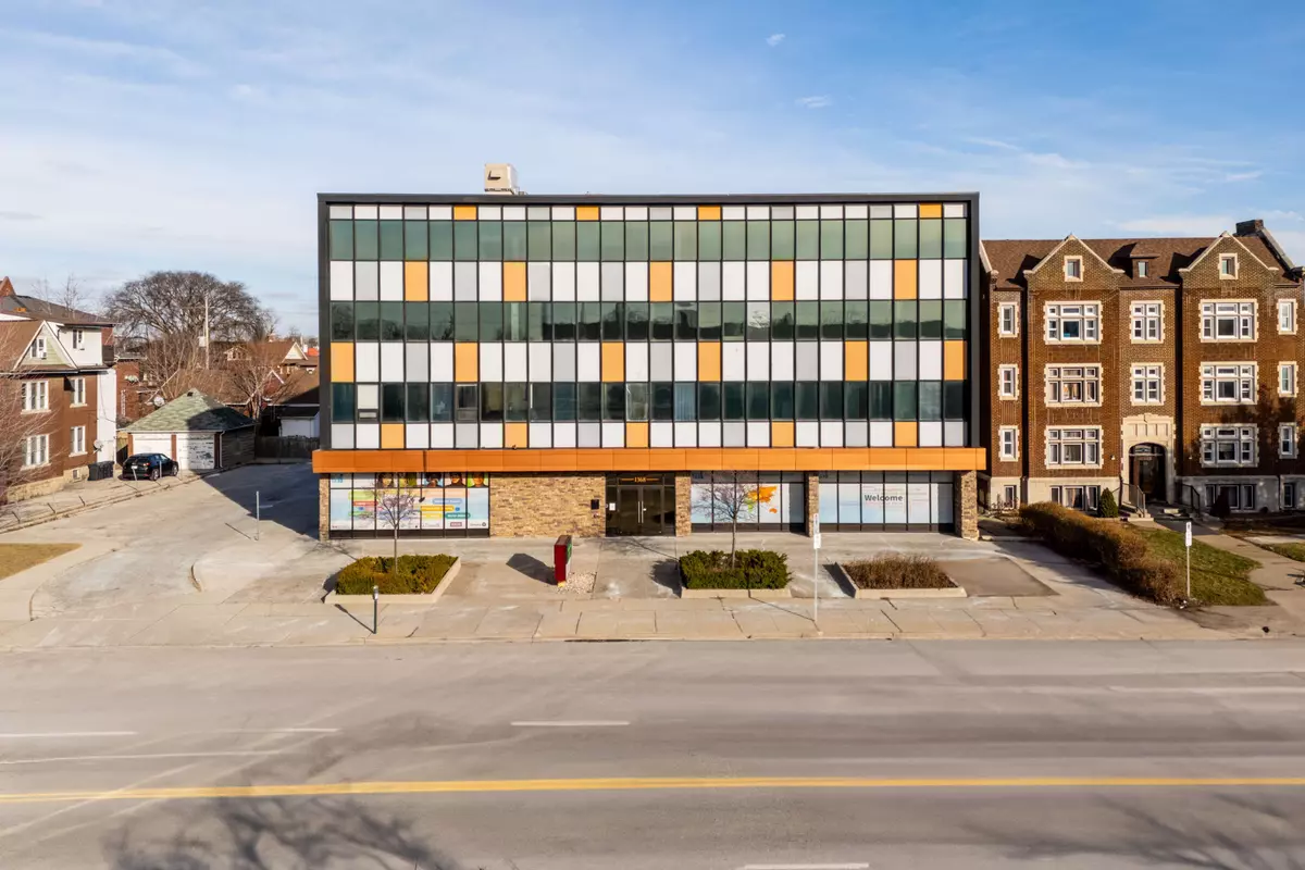 Windsor, ON N8X 1J8,1378 Ouellette AVE