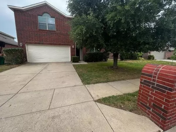 8621 King Ranch Drive, Cross Roads, TX 76227