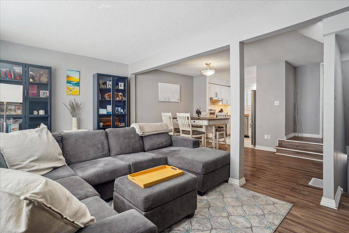 Hamilton, ON L9C 5Y9,125 Bonaventure DR #19