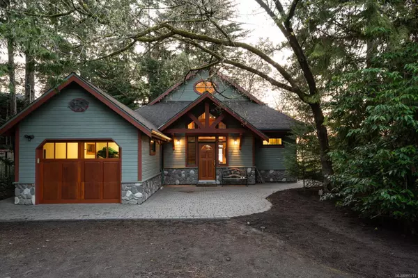 675 Towner Park Rd, North Saanich, BC V8L 5L7