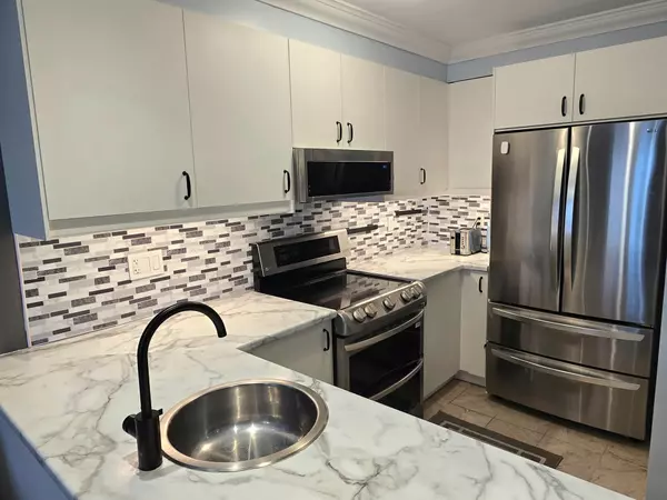 Oakville, ON L6M 0G7,2441 Coho WAY