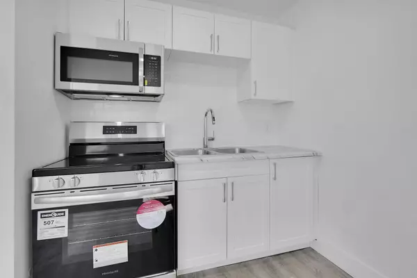 London South, ON N6J 2R4,25 Orchard ST #312
