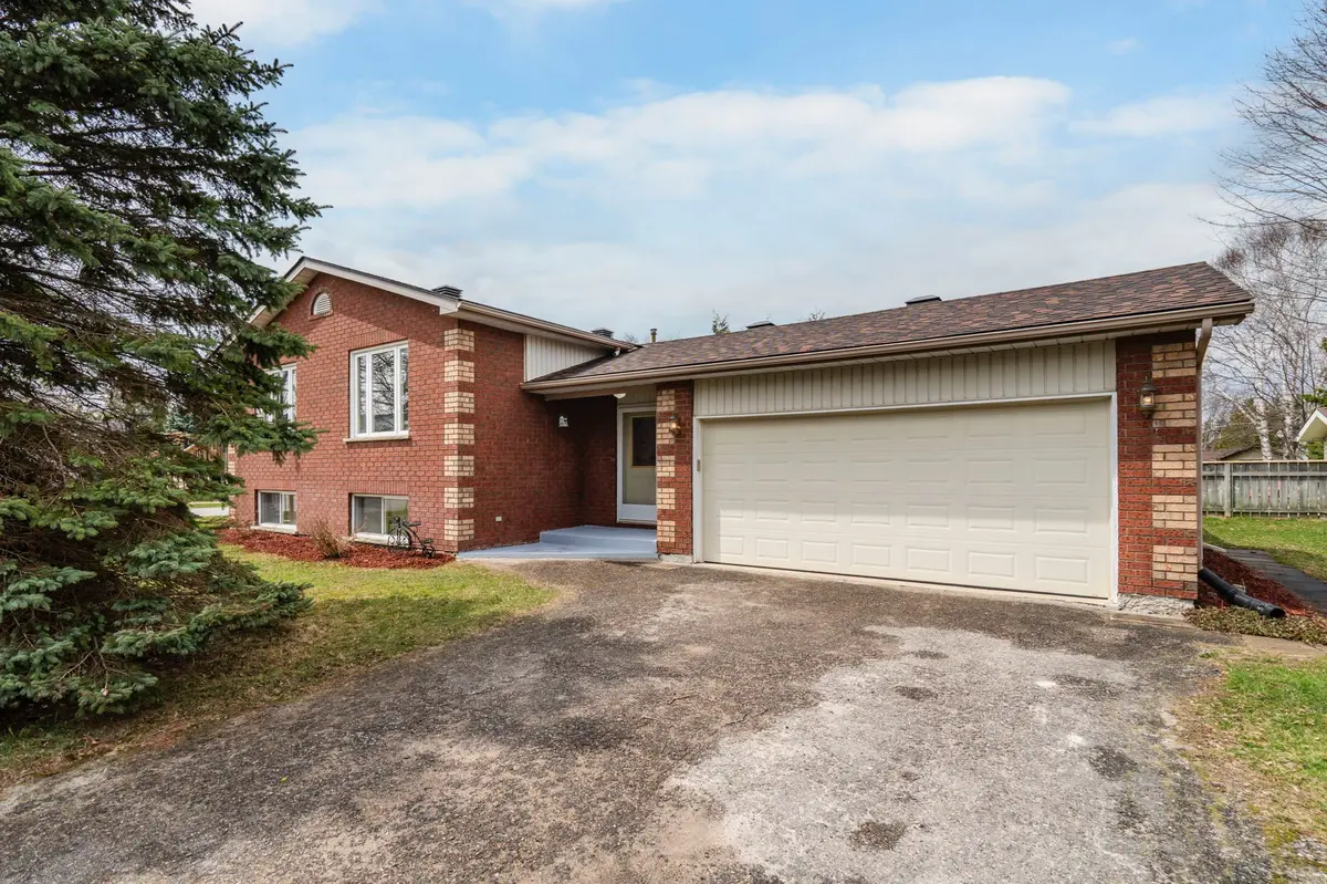 Springwater, ON L0L 1P0,14 Glenview AVE