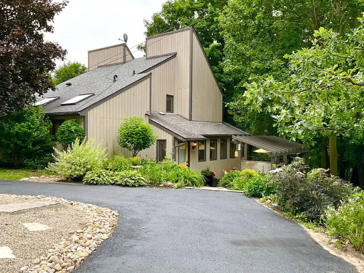 Centre Wellington, ON N0B 1S0,68 MCNAB ST E