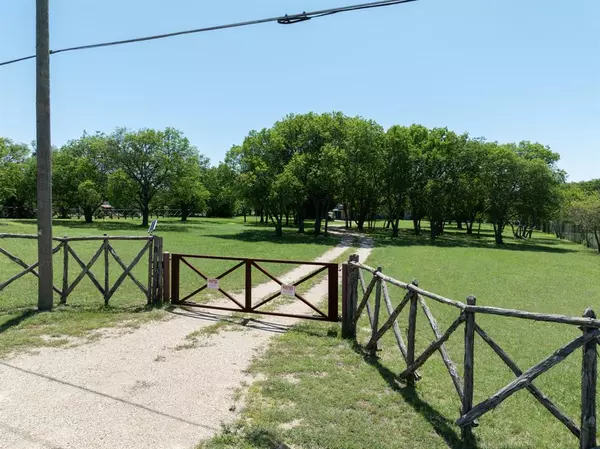 Lorena, TX 76655,1355 N Houston Street