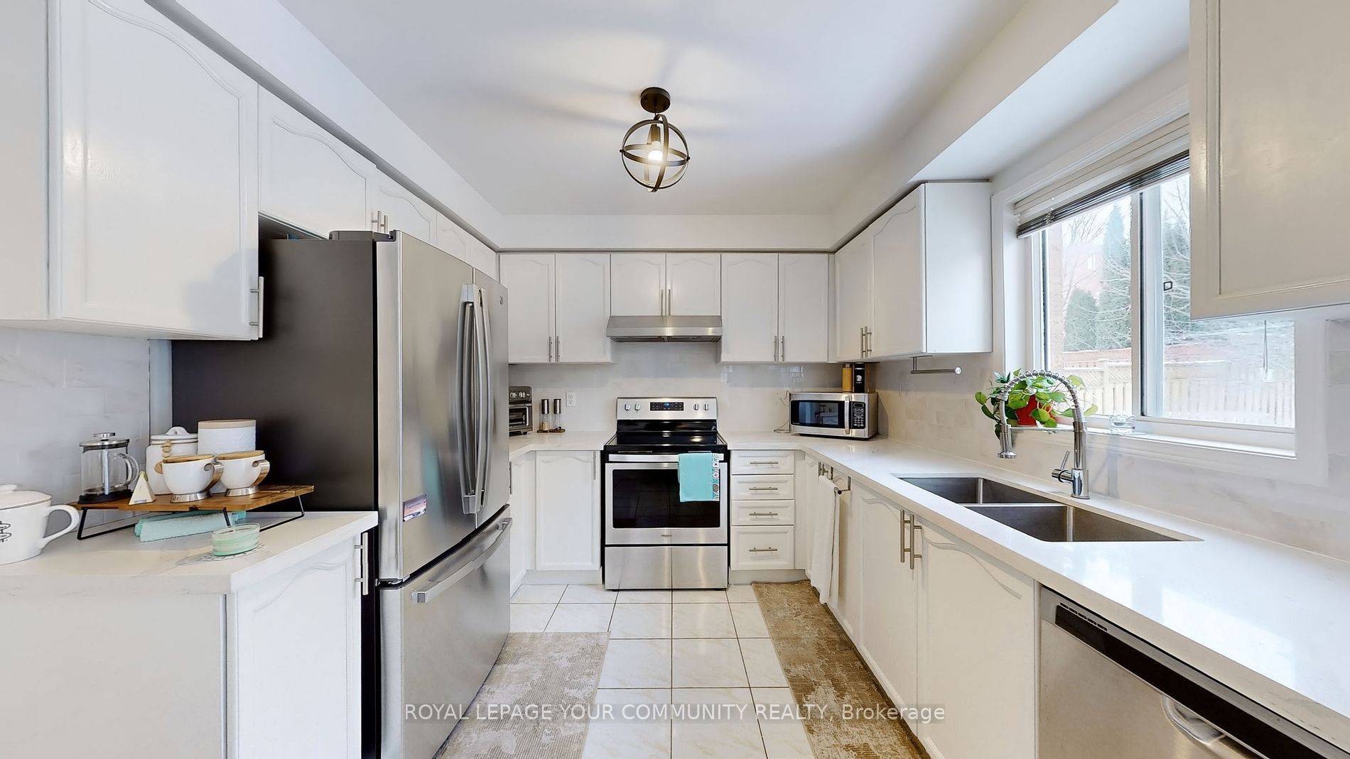 Newmarket, ON L3X 1V3,175 Rhodes CIR